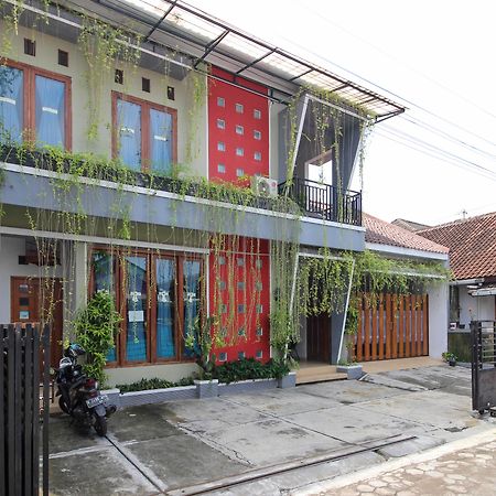 Reddoorz Near Hartono Mall Kejayan Ngoại thất bức ảnh