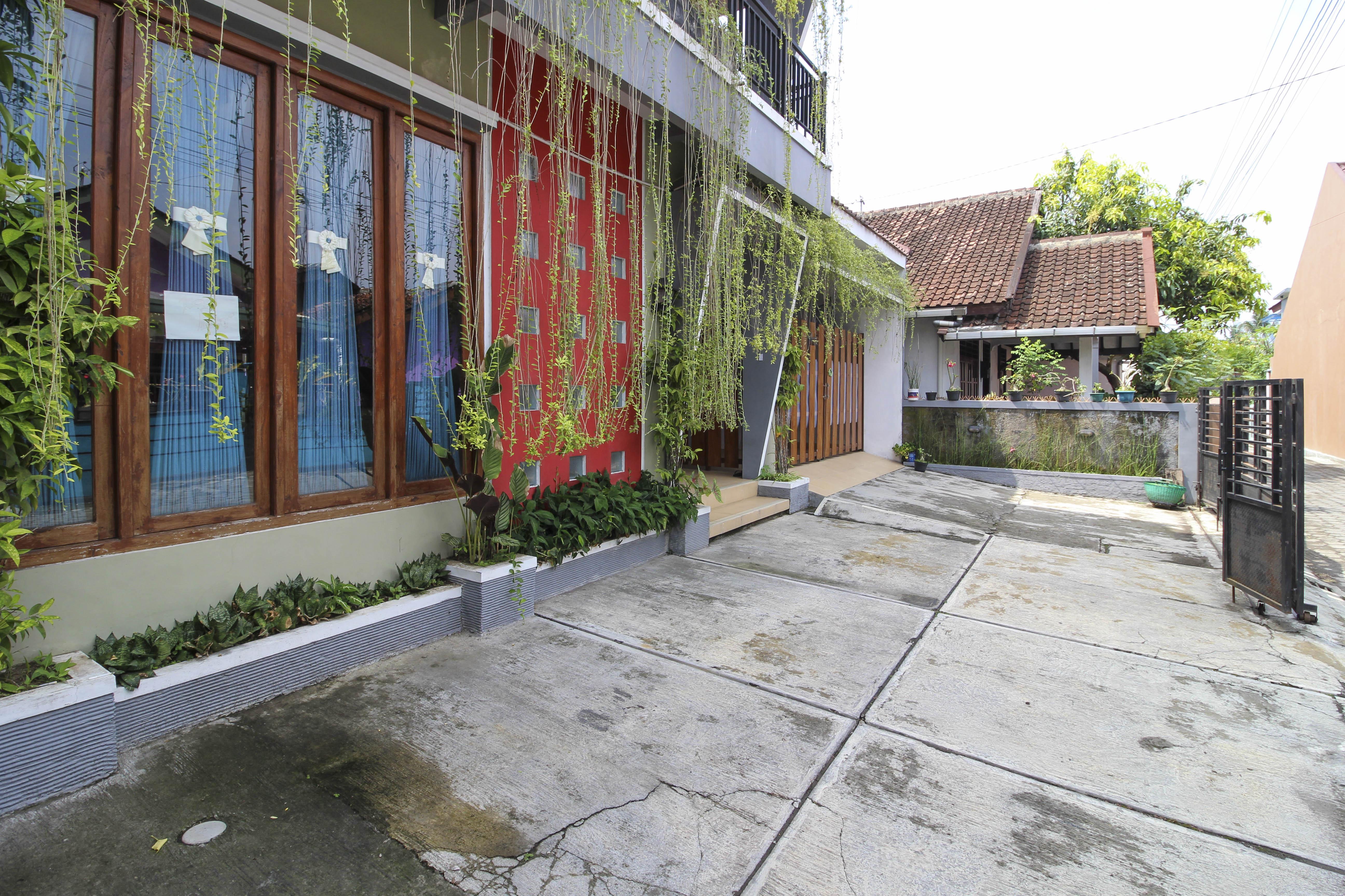 Reddoorz Near Hartono Mall Kejayan Ngoại thất bức ảnh