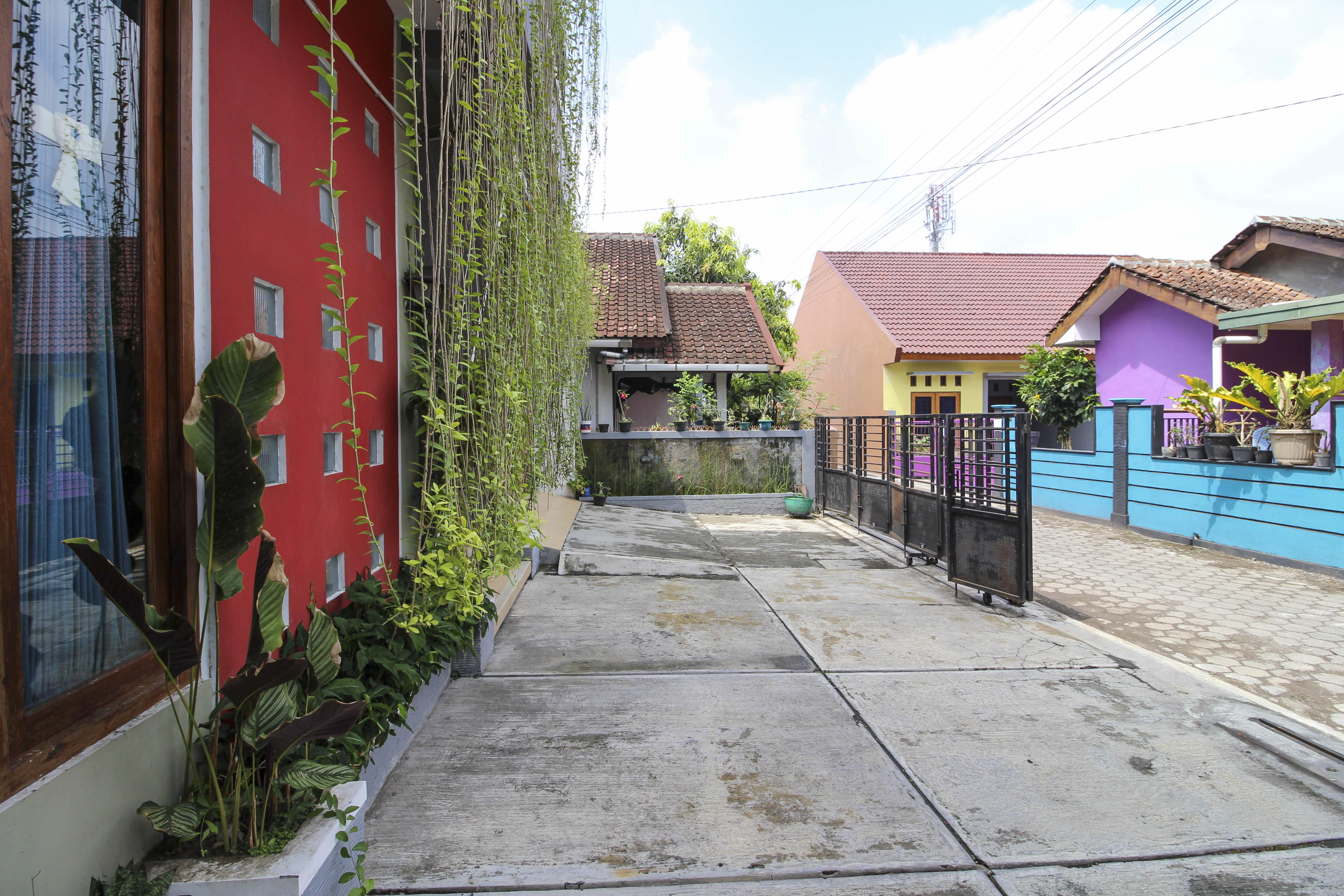 Reddoorz Near Hartono Mall Kejayan Ngoại thất bức ảnh